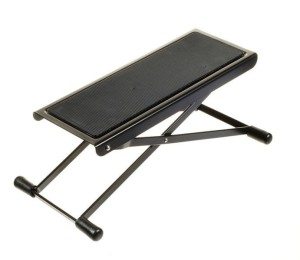 K&M 14670 podnóżek gitarzysty czarny