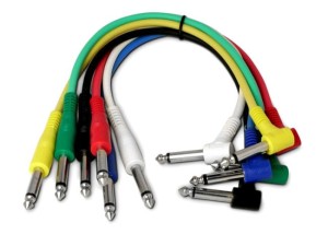 Akmuz TLC-168 0,3m kabel do łączenia efektów jack-jack kątowy mono